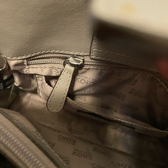 Michael Kors gray turn lock crossbody bag like new pebbles leather - Picture 14 of 14